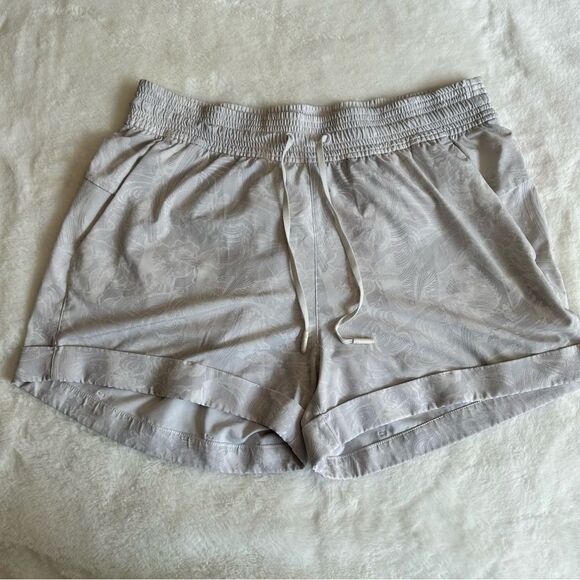 Lululemon Spring Break Away Short 4-way Stretch 3" Size 8 - Picture 1 of 9